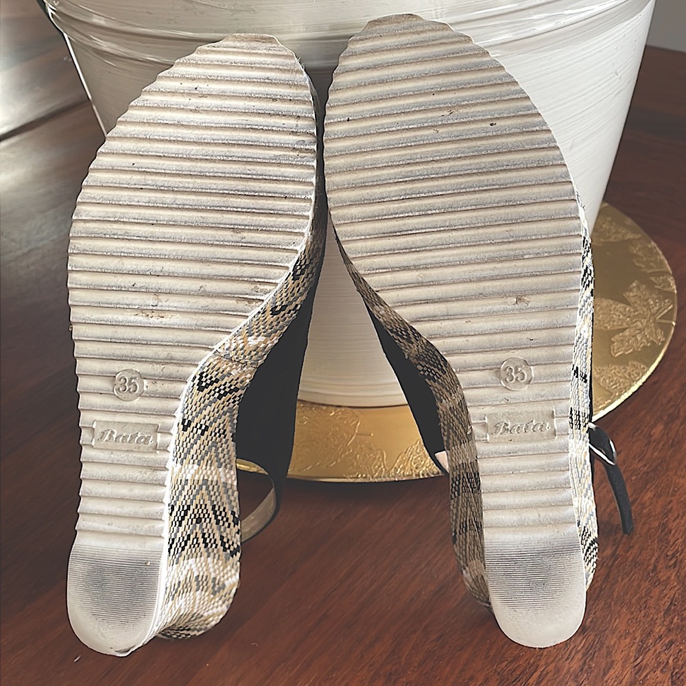 Leather/Suede Wedge Peep-toe Platform Sandals, Size 35 EU (US Size 5) - Picture 6 of 6